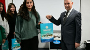 Başkan Çınar, Üniversite Sınavlarına Hazırlanan Öğrencilere Tyt Ve Ayt Hazırlık Seti Dağıttı